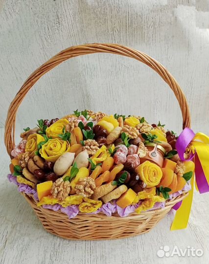 Съедобные букеты из орехов и сухофруктов