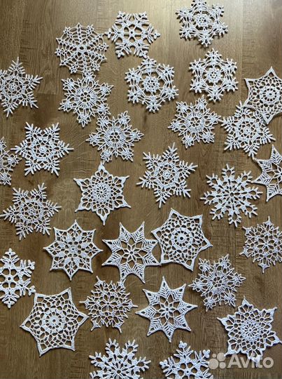 Снежинки ажурные, цветы вязаные, салфетки