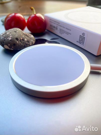 Беспрводная зарядка Apple Charger