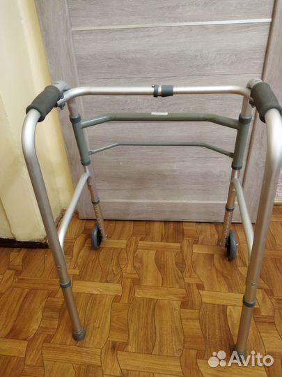 Ходунки для взрослых на колесах