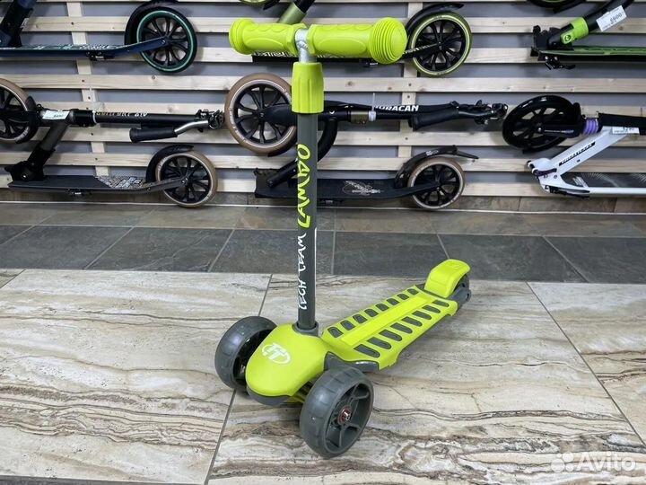 Самокат трехколесный