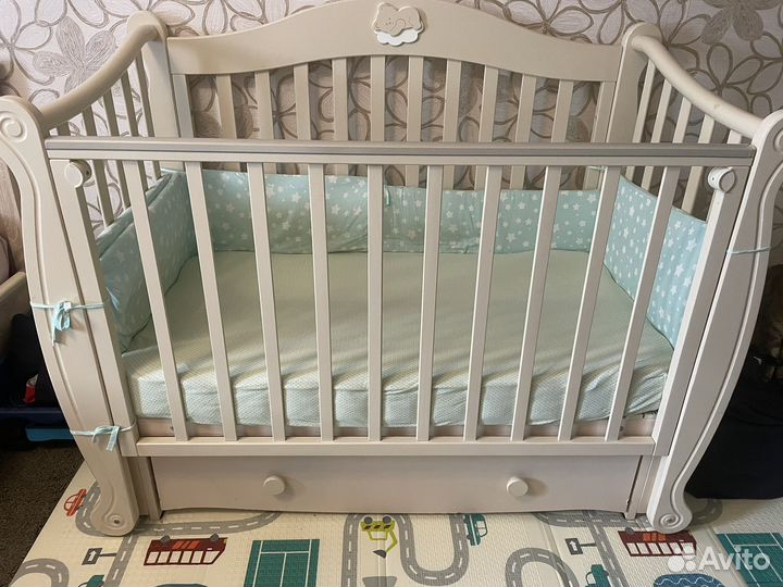 Детская кроватка Можга с маятником и ящиком