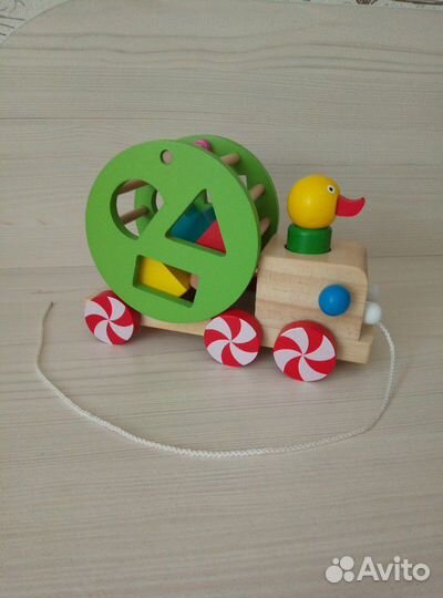 Развивающая игрушка-каталка сортер Утёнок