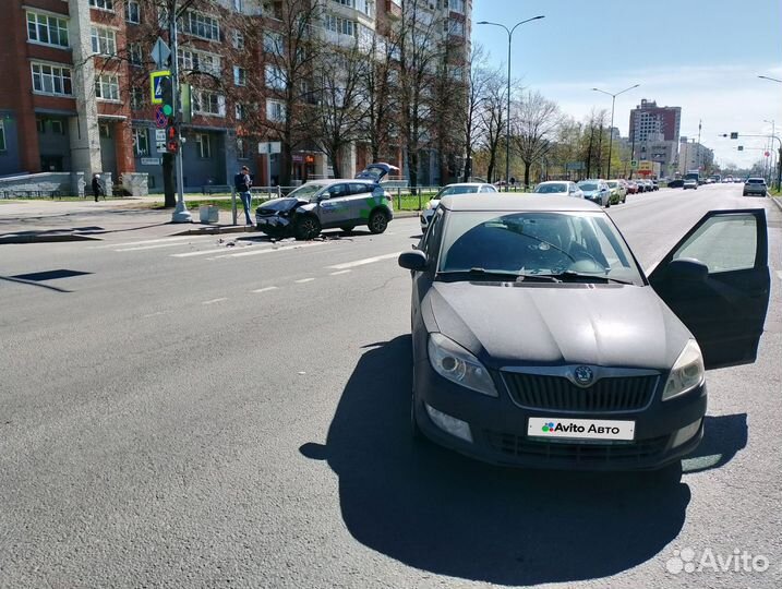 Skoda Fabia 1.2 МТ, 2011, битый, 200 000 км