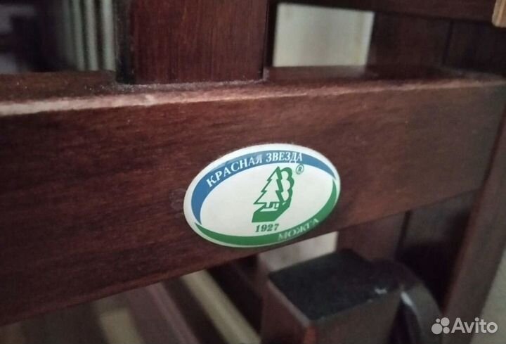 Кровать детская с маятником