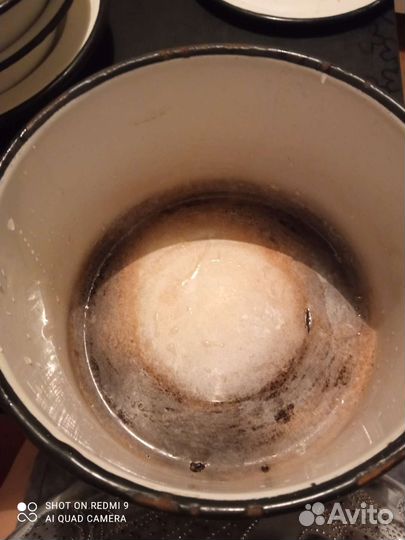 Кастрюля и 5 тарелок эмалированных, за 300р