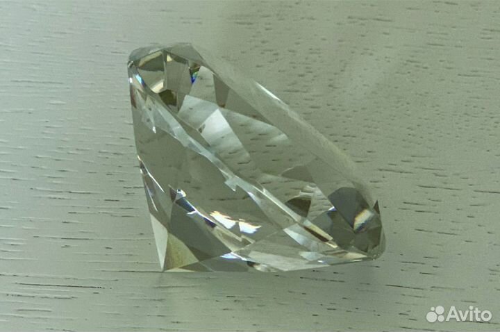Кристалл из ограненного стекла