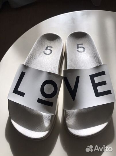 Шлепанцы town с надписью Love белые