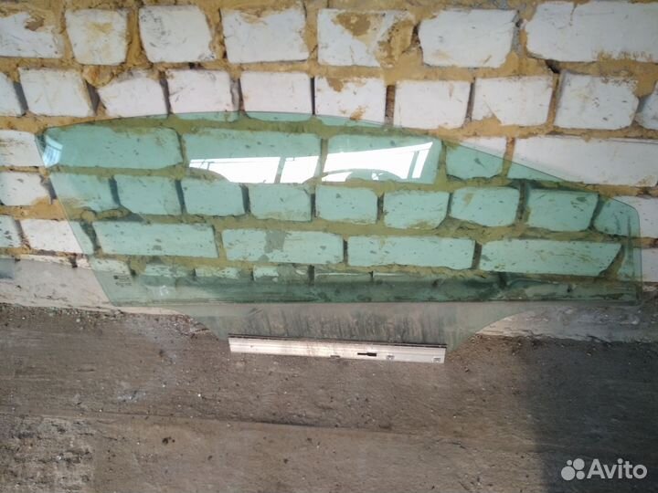 Стекло двери правое Opel Astra H GTC