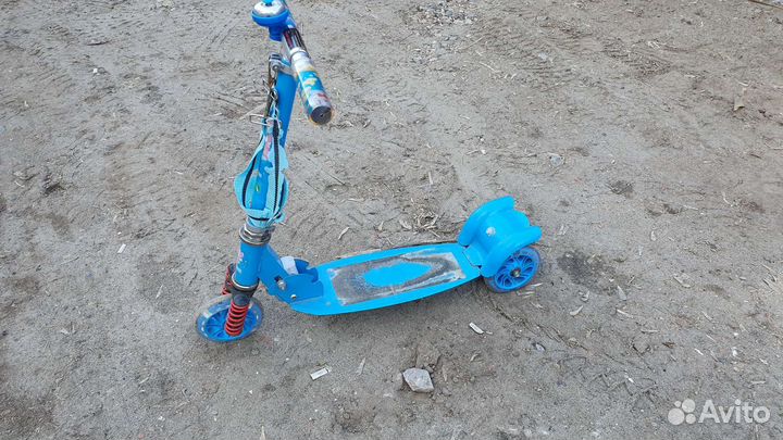Детский трехколесный самокат