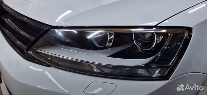 Фары на Volkswagen Jetta 6 с Bi-led модулями