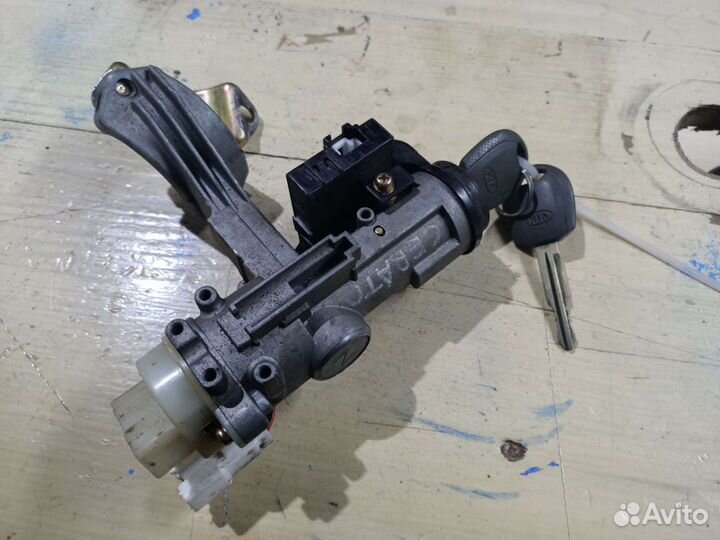 Замок зажигания Kia Cerato 1