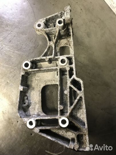 Кронштейн генератора насоса bsevw Audi Skoda