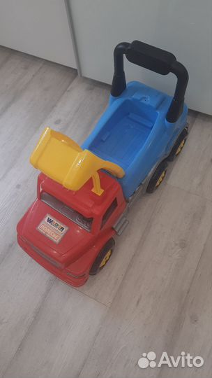 Автомобиль каталка для дома и улицы полесье