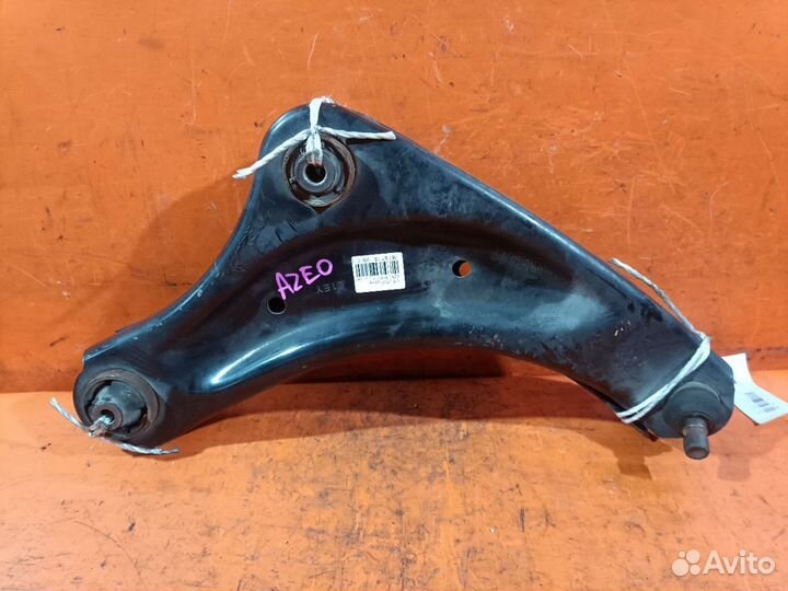 Рычаг передний Nissan Leaf AZE0