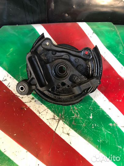 Залний правый кулак с ступицей subaru Forester