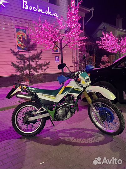 Мотоцикл Yamaha serow 225