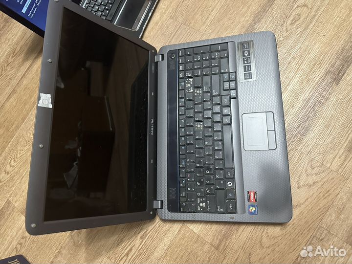 Ноутбук Samsung R525