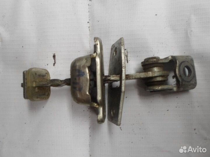 Ограничитель двери передней левой LADA Granta 2011