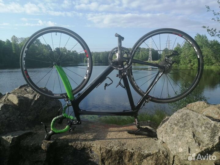 Карбоновый шоссейный велосипед