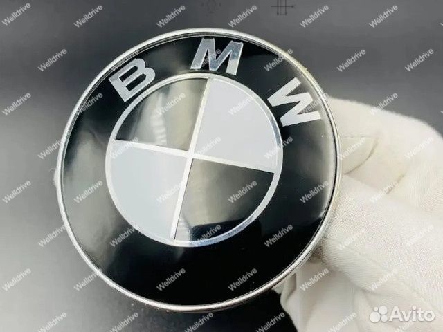 Шильдик на капот BMW 7 G11G12 LCI 95мм черно-белый