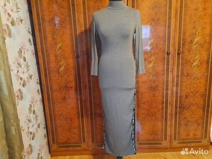 Платье в пол с вырезом на спине и разрезами 42 р