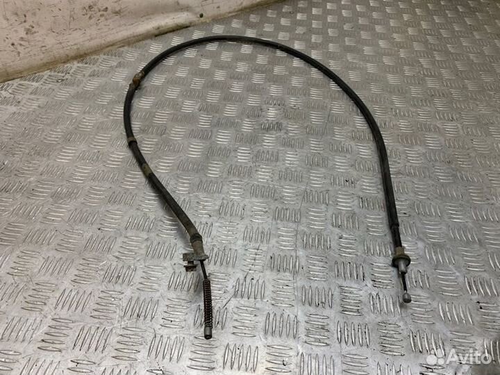 Трос ручного тормоза правый Nissan Tiida C11