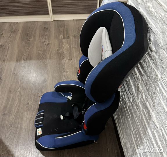 Автомобильное детское кресло