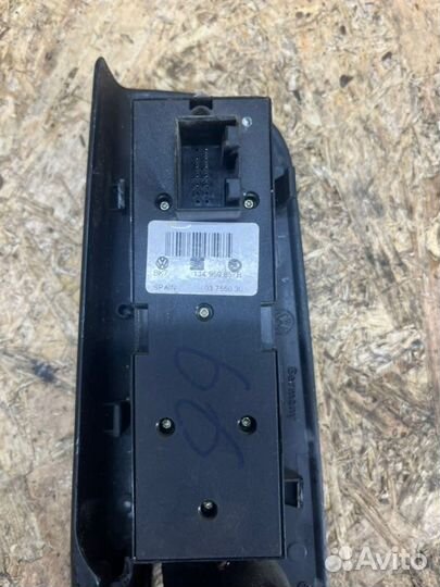 Блок управления стеклоподъемниками передний левый