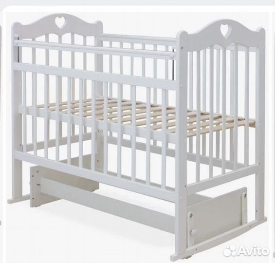 Детская кроватка с универсальным маятником