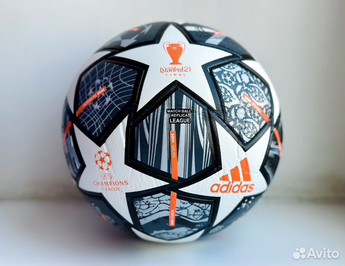 Футбольный мяч adidas