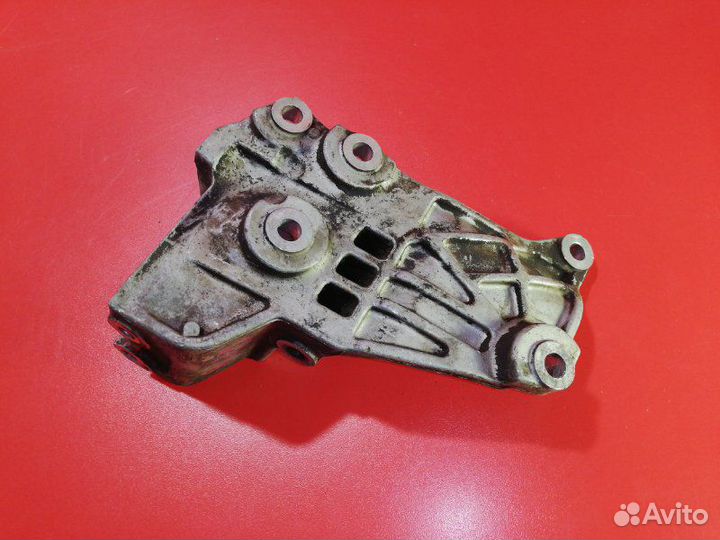 Кронштейн Генератора Infiniti Qx56 JA60 VK56DE