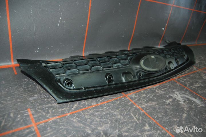 Решетка радиатора центральная - LADA Kalina 2