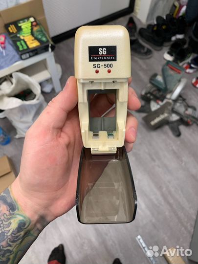 Зарядное устройство для пальчиковых аккумуляторов