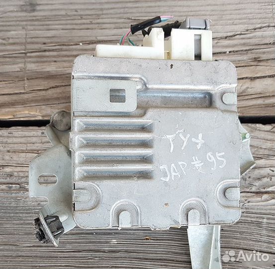 Toyota Yaris 2008г. Тойота Ярис эбу 89650-0D110