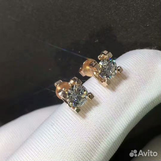 Cartier золотые серьги-пусеты 0.50ct