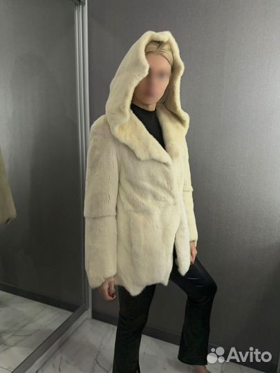 Шуба норковая белая с капюшоном 42-44