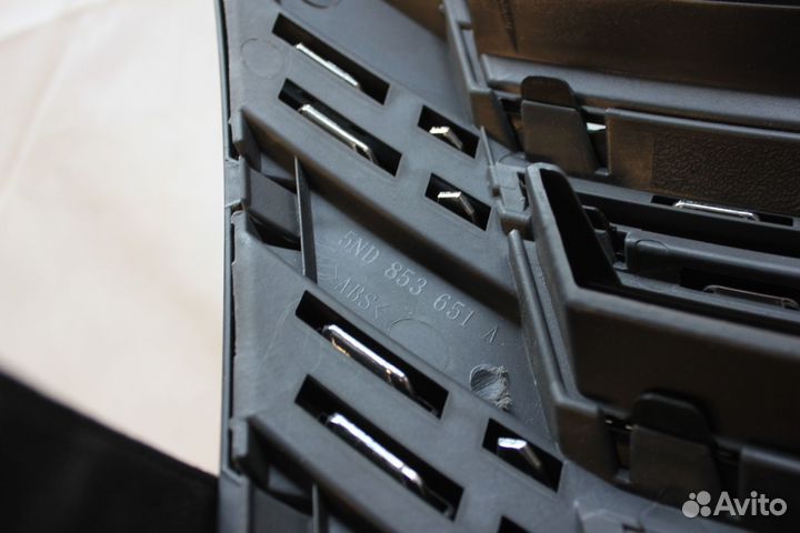 Решетка радиатора tiguan I 2010-2013