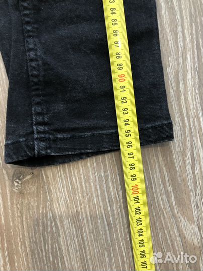 Черные джинсы