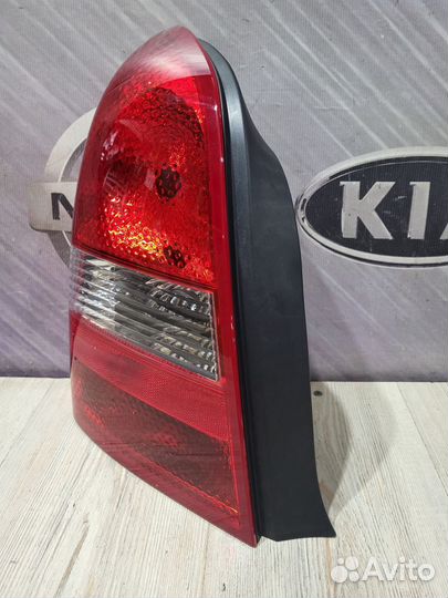 Фонарь задний Nissan primera P12 Лев