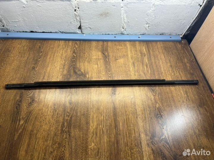 Молдинг стекла задний левый Mitsubishi Outlander