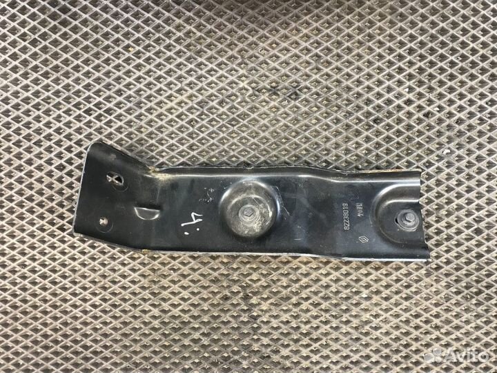 Кронштейн спойлера Renault T