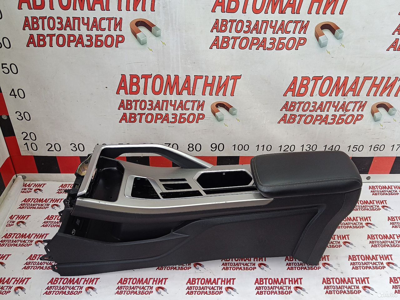 Подлокотник центральная консоль Джили Кулрей SX11