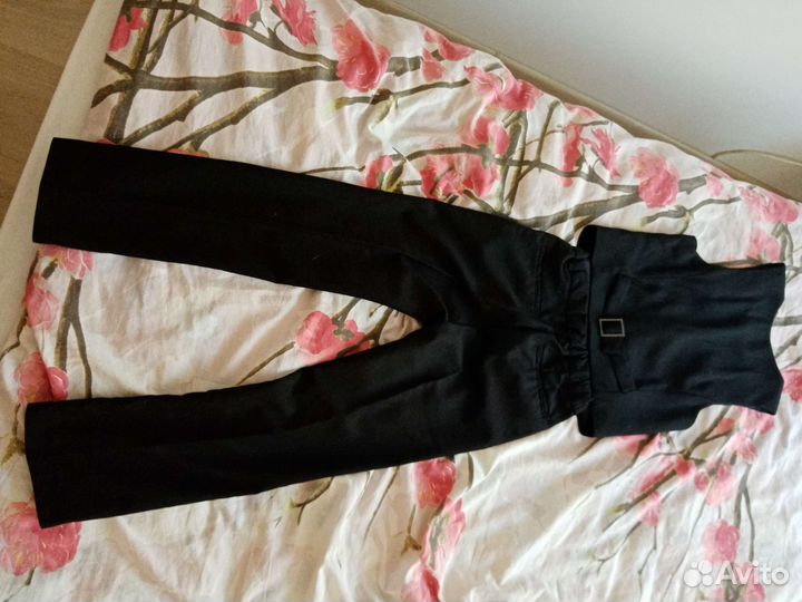 Детский костюм на мальчика 128р черный