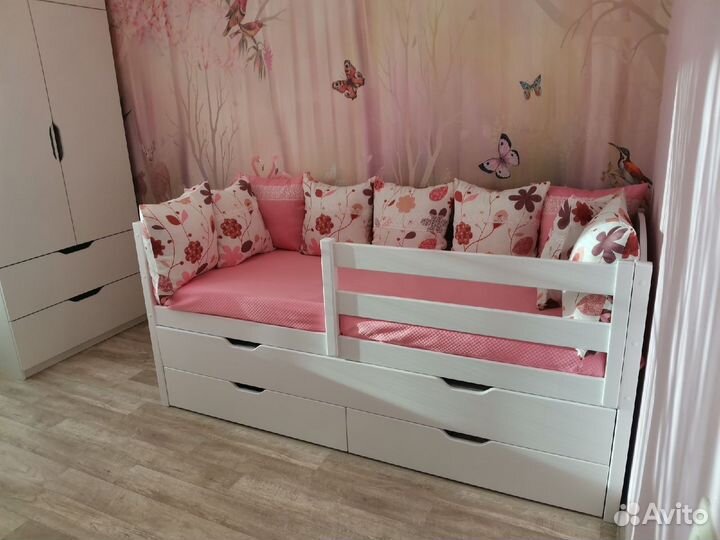 Детская кроватка из массива берёзы с выкатным