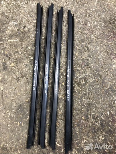 Внутренняя бархотка двери Renault Logan 1