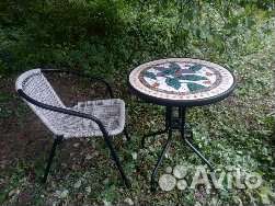 Стол из мозаики