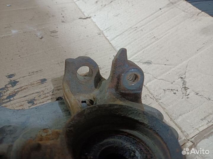 Кулак поворотный передний левый Audi A4 b5 рест