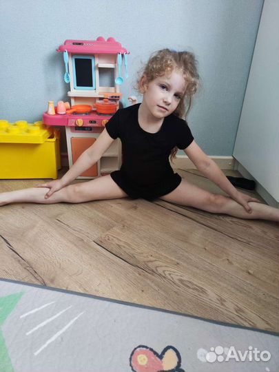 Шорты и футболка для художественной гимнастики