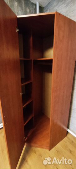 Угловой шкаф